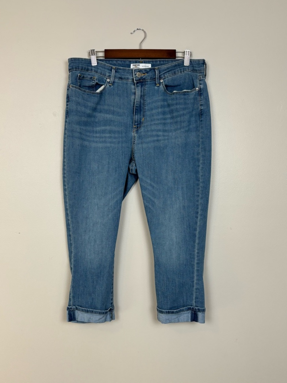 Levi Straus Capri Womens 16 Light Blue Gold Signature Mid Rise Capri Stretch